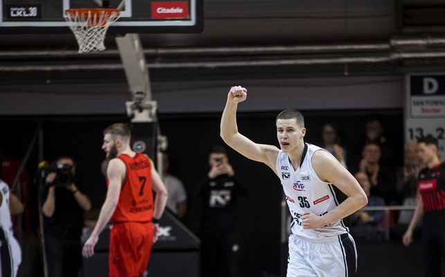 Aiškėja, kiek uždirbs „Žalgirio“ ekipos naujokas D. Lavrinovičius